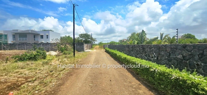 Residential plots easily accessible on Chemin Vingt Pieds Pereybere 