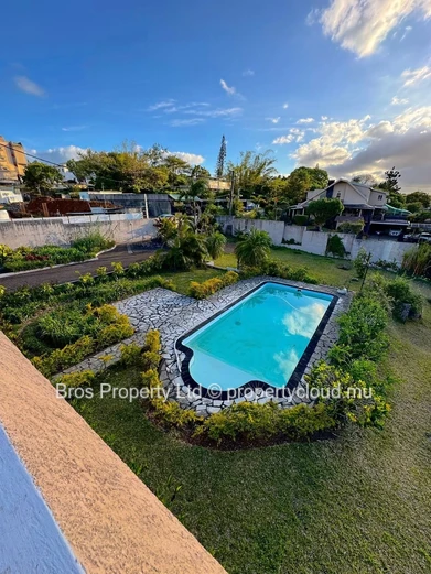 Villa 4 chambres à louer - Floreal, Curepipe | 110 000 roupies par mois | Terrain de 50 perches | 6 000 pieds carrés