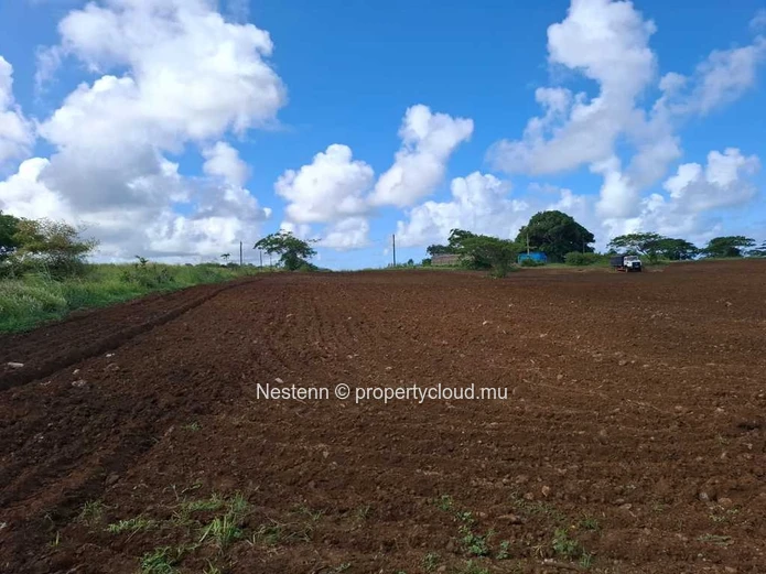 Industrial land of 59092 m² with sea and mountain views.