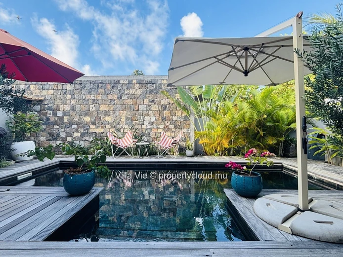 Roches Noires - Très beau duplex de 5 chambres avec rooftop et accès mer (Mandat exclusif)