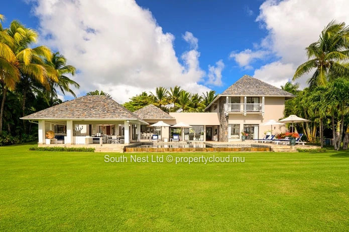 Exceptional 6-Bedroom Golffront Villa with Panoramic Sea & Île aux Cerfs Views