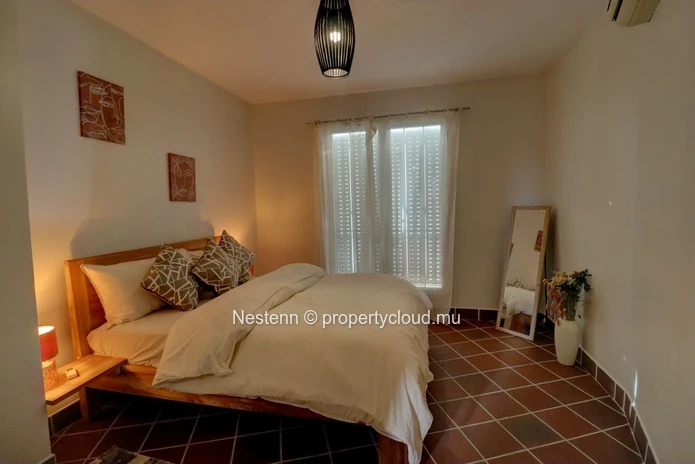 Duplex contemporain 2 chambres dans une résidence sécurisée au bord du lac