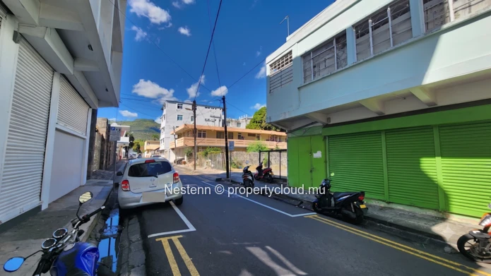Espace de bureaux lumineux non meublé de 126,54 m² à Port Louis, avec balcon, ascenseur privé et fibre optique, à pro...