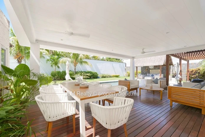 Villa Meublée avec Piscine à Vendre à Grand Baie, Île Maurice