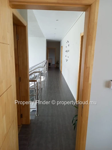 Modern 5 bedrooms house for sale