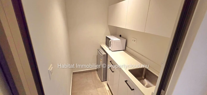Bureau non meublé de 115m2 situé dans un Business Park récemment construit à Calebasses