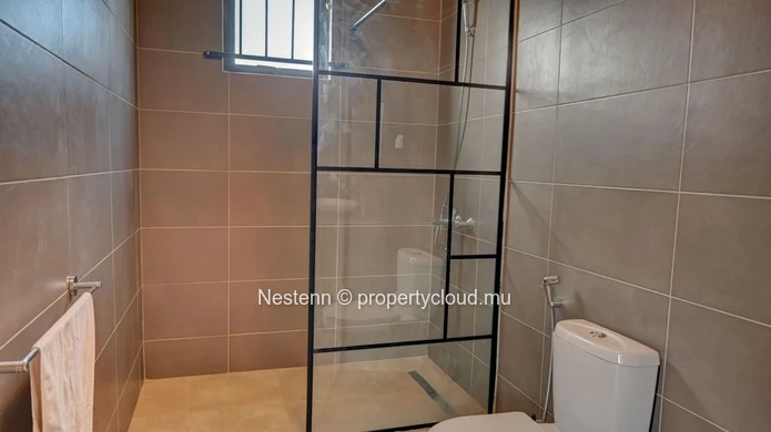 Charming 3-bedroom en-suite townhouse with swimming pool 