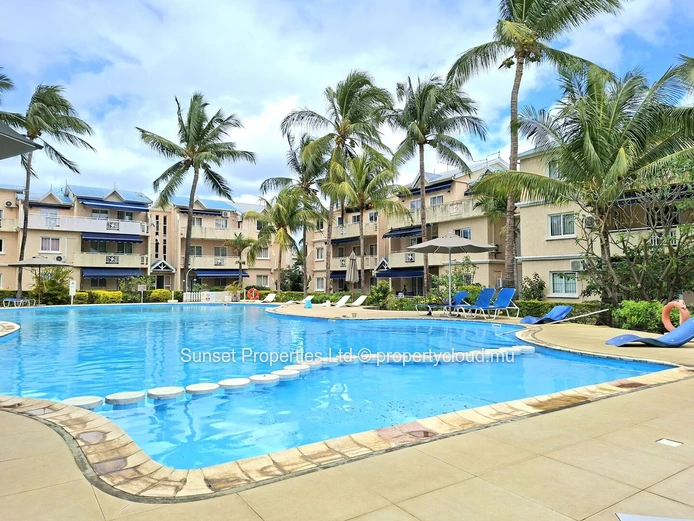 Apartment | Garden-Level | 3 Minutes from the Beach