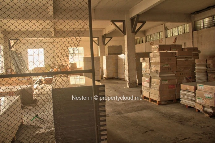 Spacious traditional commercial premises of 400m²