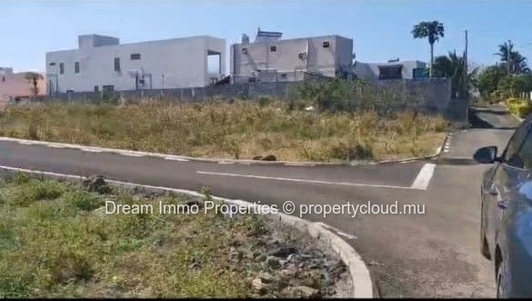 Terrain résidentiel de 858 m² proche mer à The Vale, Grand Baie – Ile Maurice