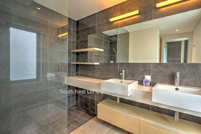 Art de Vivre d'Exception à Mont Choisy – Superbe Penthouse Meublé de 3 Chambres