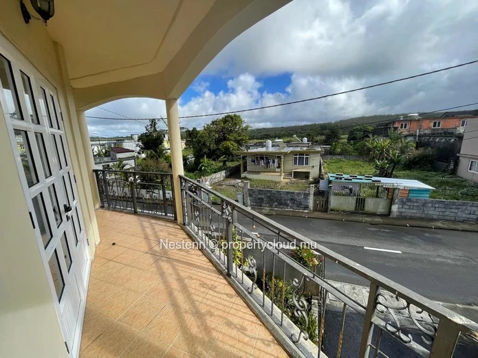 Charming Residence: 110m² Built on 206m² Land
