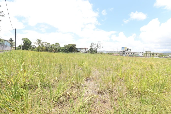 Terrain résidentiel/commercial de 1707 m² 
