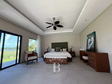 5 Bedroom Villa