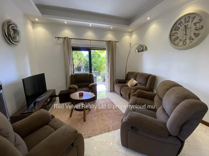 Maison de plain-pied entièrement meublée de 3 chambres à louer à Ébène