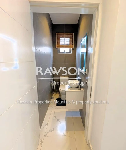 3-Bedroom Penthouse With Private Rooftop & Mountain Views – Grand Baie / Pereybere