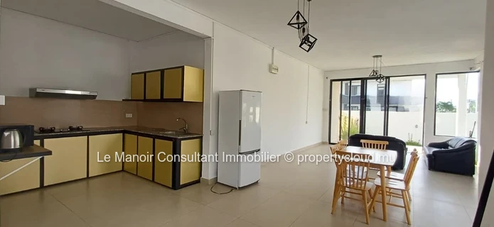 Ground floor apartment 2 bedrooms with private garden and entrance