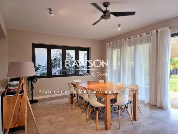 Maison d’Exception de 4 Chambres à Louer | Domaine Sécurisé à Tamarin | Vue sur les Montagnes & Jardin de 4 221 m² 