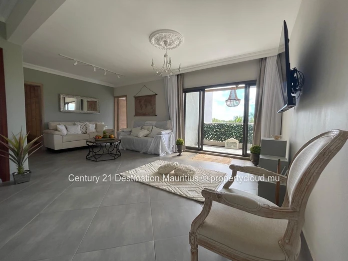 Exceptional Duplex Penthouse: 259 m² Just 200m from the Beach