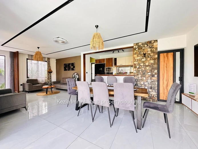 Contemporary Villa With Swimming Pool And Refined Decor