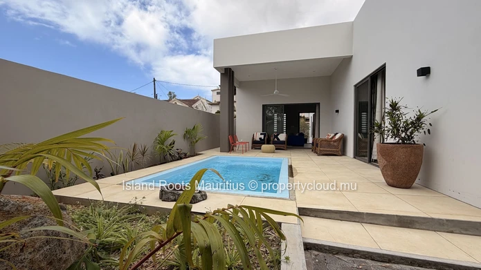 Maison meublée avec piscine privée à louer à Péreybère.