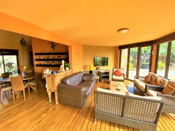 4 Bedroom Villa