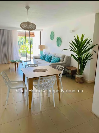 À vendre : Appartement R+2 - meublé, climatisé, cuisine équipée, dressing, terrasse 30m². Piscine commune, jardin, pa...