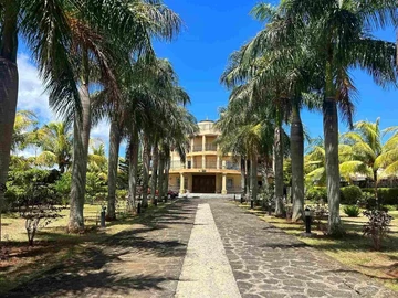 9 Bedroom House