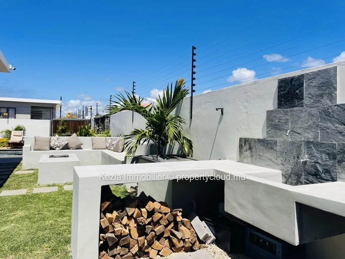 Contemporary Single-Storey Villa (Sole Mandate)