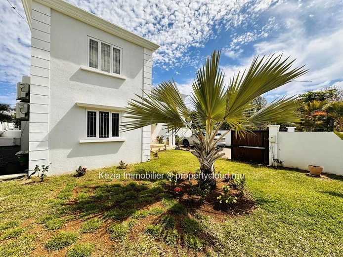 Family Villa With Swimming Pool And Garden