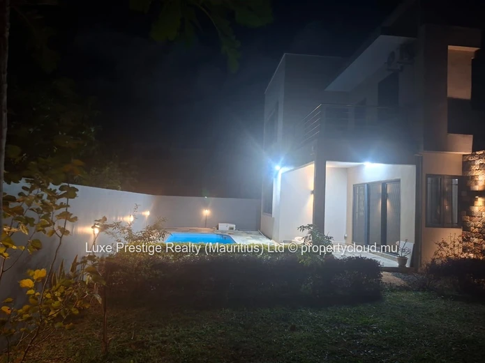 Villa de 4 Chambres avec Piscine Privative à Louer à Grand Gaube, Île Maurice