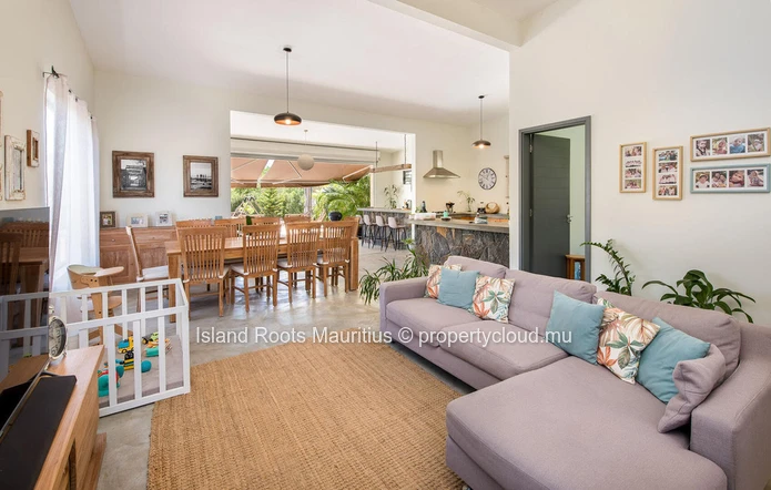 Beautiful 3 bedroom villa for sale in Mont Mascal
