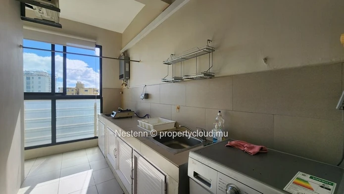 Appartement contemporain de 3 chambres à Rose Hill, climatisation, ascenseur privé et à proximité des commodités. Un ...