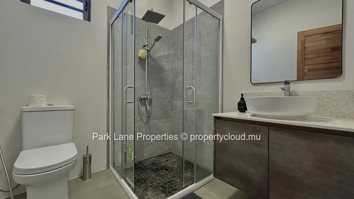 Appartement moderne de 3 chambres à vendre près de toutes les commodités