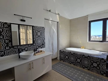 6 Bedroom Villa