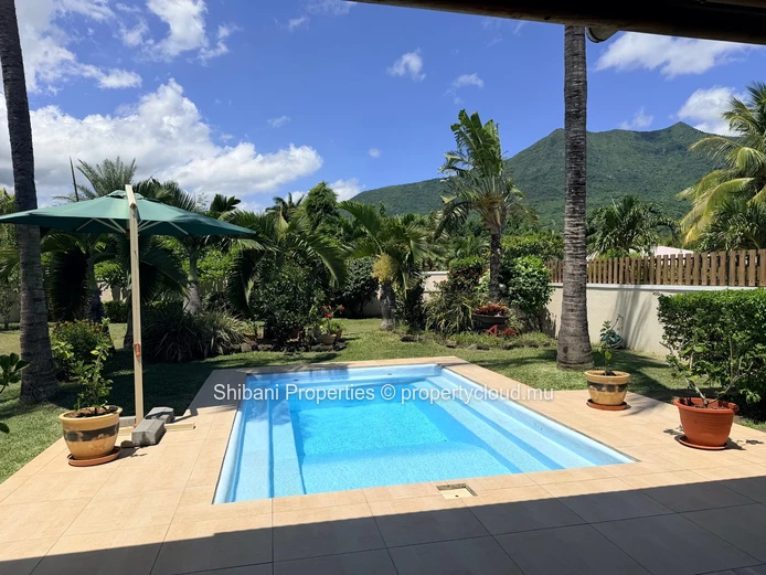 Magnifique Maison à Vendre – Rivière Noire