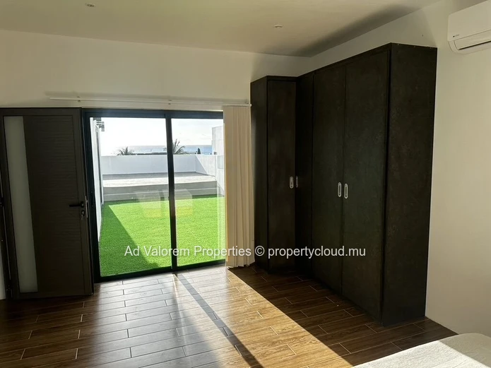 FOR SALE | Beautiful Fully Renovated House with Swimming Pool and Sea View – Flic-en-Flac