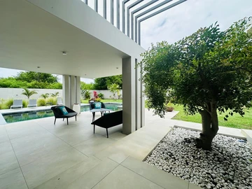 4 Bedroom Villa