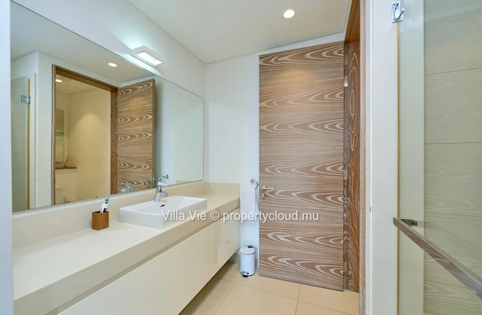 GRAND BAIE - Townhouse with 3 bedrooms en suite, sea access, swimming pool