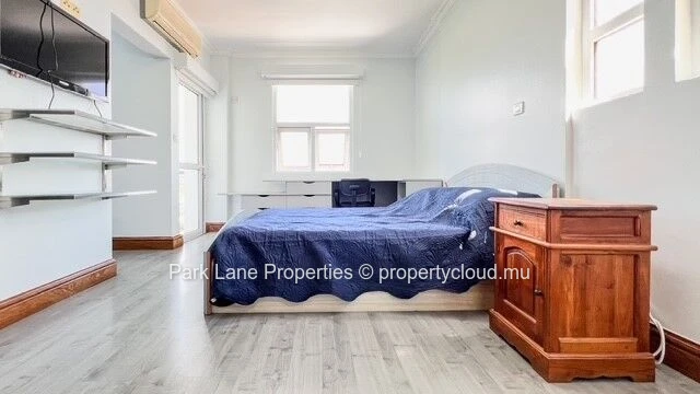 Superbe appartement moderne de 330 m² avec vue imprenable sur la montagne et la mer