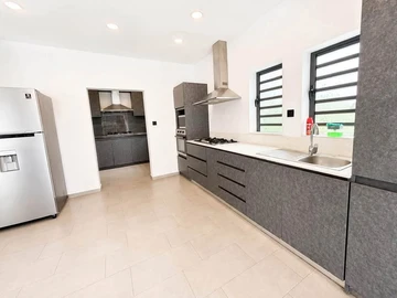 4 Bedroom Villa