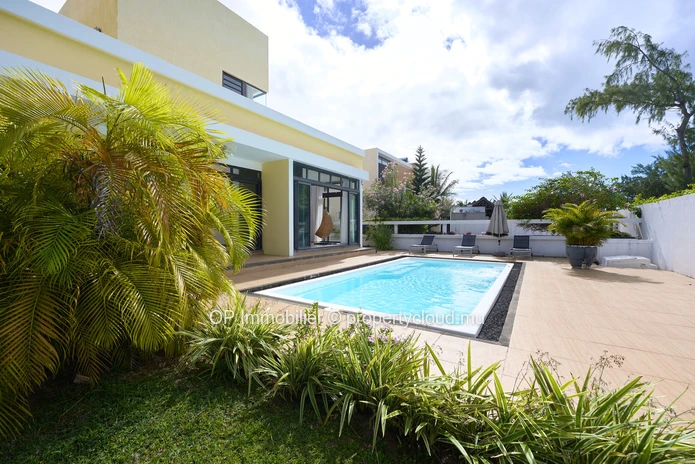 Maison 4 chambres avec piscine à vendre à Belle Mare 279m²
