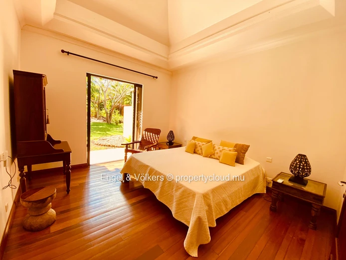 5 Bedrooms Villa on a golf Course