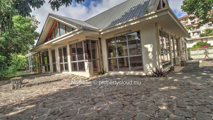 Commercial premises of 264 m² on ground floor