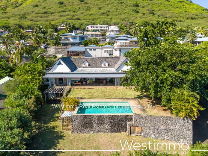 Villa de style colonial avec vue mer à vendre à Tamarin