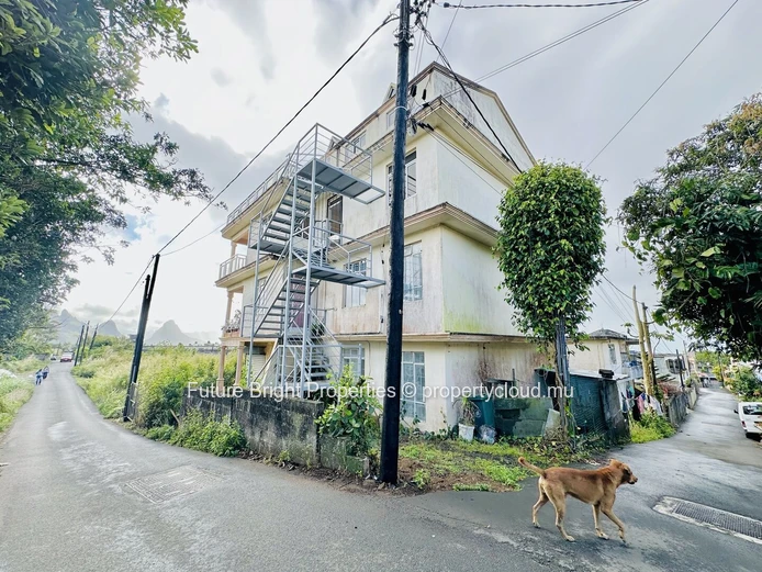 For Sale: 3-Storey House with 6 Bedrooms, Ideal for Investment