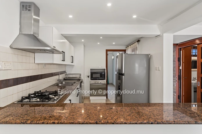 Beachfront Triplex for Rent – Pereybere