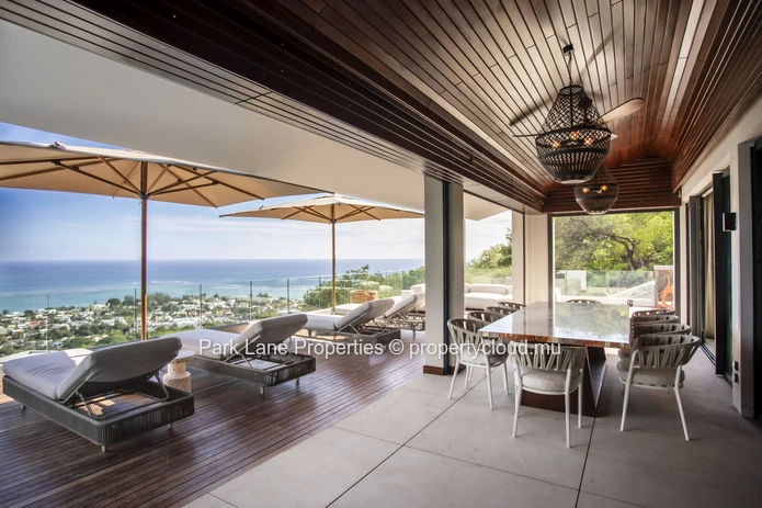 Villa Panorama — Surplombant la Mer
