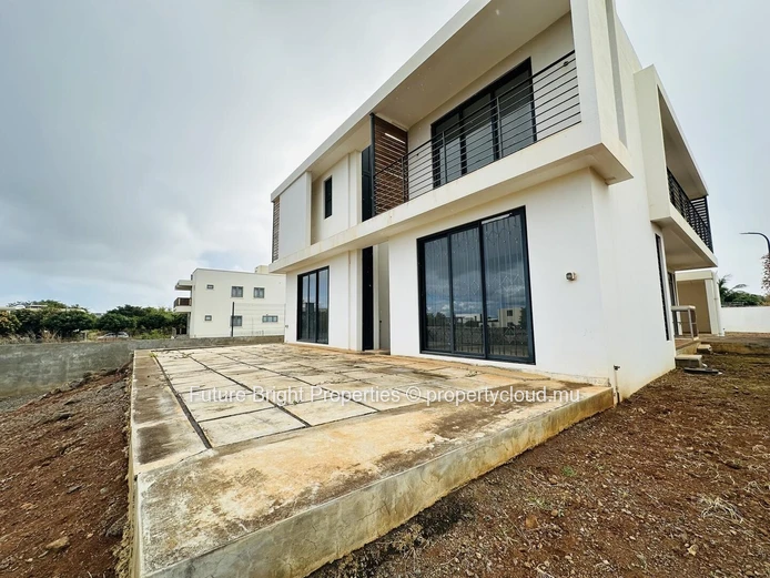 Maison à vendre sur la côte ouest (Green Creek) – Beau potentiel à personnaliser