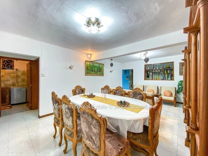 QUATRE BORNES – Elegant 135m² flat for rent | Comfort, Space Ideal Location